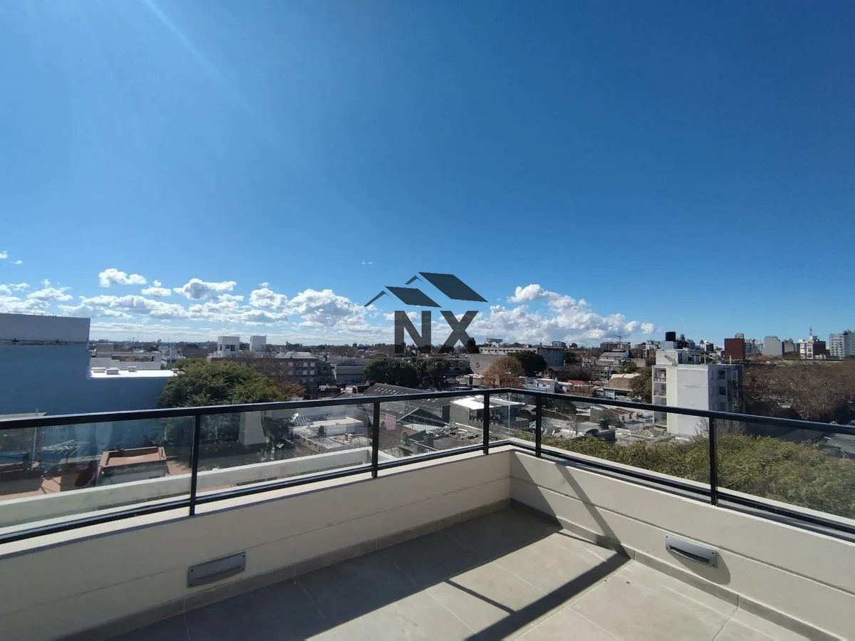 Apartamento ID.22 - Alquiler Apartamento 1 Dormitorio En Tres Cruces, Balcon, Patio, Gimnasio, T