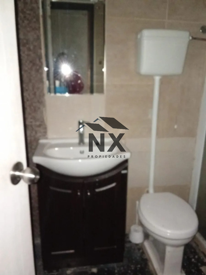 Apartamento ID.24 - Alquiler Apartamento tipo Casa 2 Dormitorios En Pocitos, Terraza, Patio T