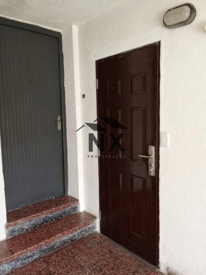 Apartamento ID.24 - Alquiler Apartamento tipo Casa 2 Dormitorios En Pocitos, Terraza, Patio T
