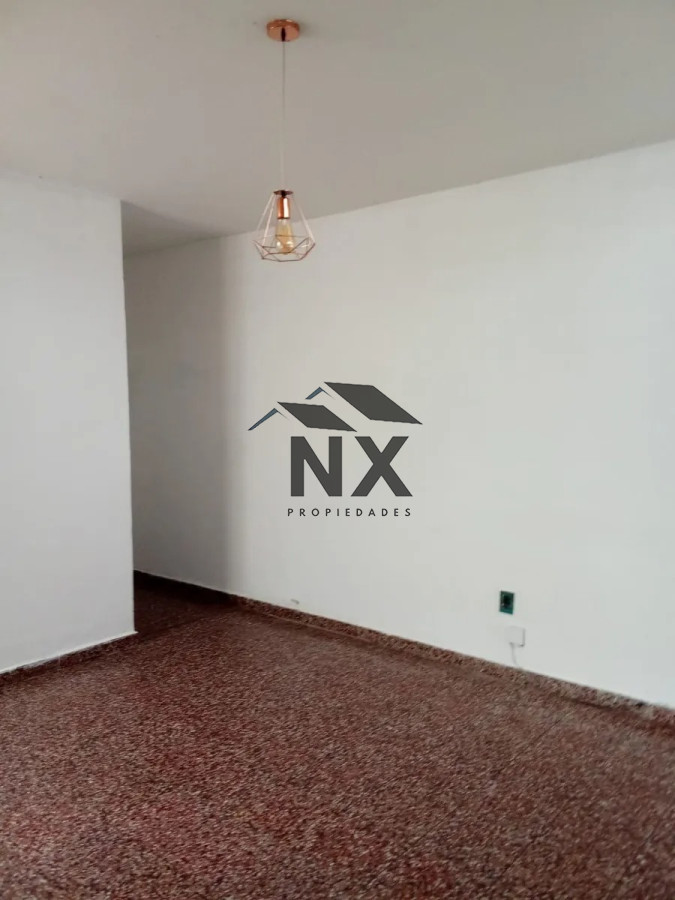 Apartamento ID.24 - Alquiler Apartamento tipo Casa 2 Dormitorios En Pocitos, Terraza, Patio T