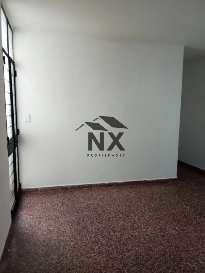 Apartamento ID.24 - Alquiler Apartamento tipo Casa 2 Dormitorios En Pocitos, Terraza, Patio T