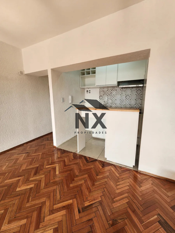 Apartamento ID.140 - Alquiler Amplio Monoambiente muy Luminoso Garage Centro, T