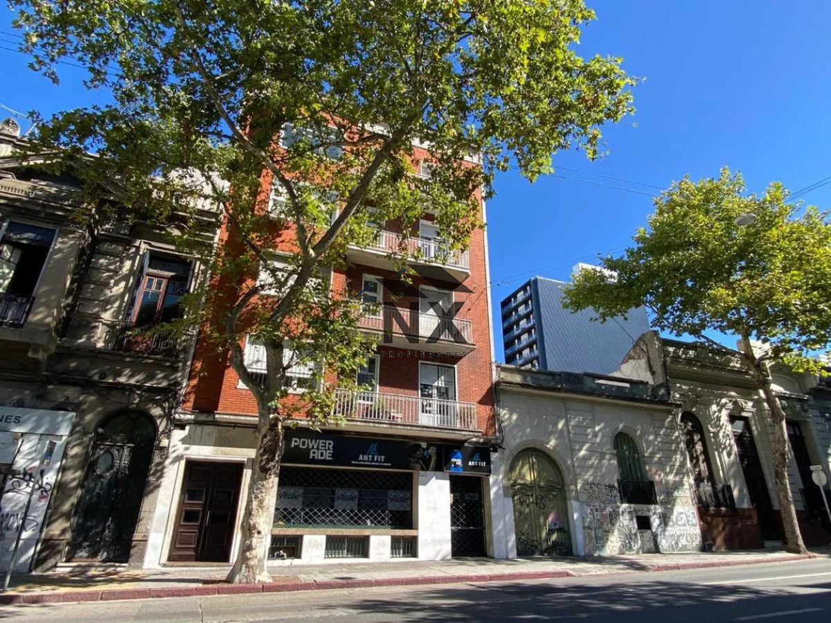 Apartamento ID.56 - Venta Apartamento 2 Dormitorios y Servicio, Centro, T