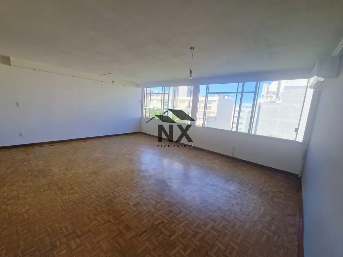 Apartamento ID.373 - Venta 3 Dormitorios + Servicio, Pocitos.