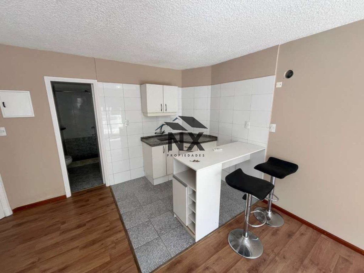 Apartamento ID.102 - Venta Apartamento Monoambiente, Pocitos, Calefacción Central, Balcón, T