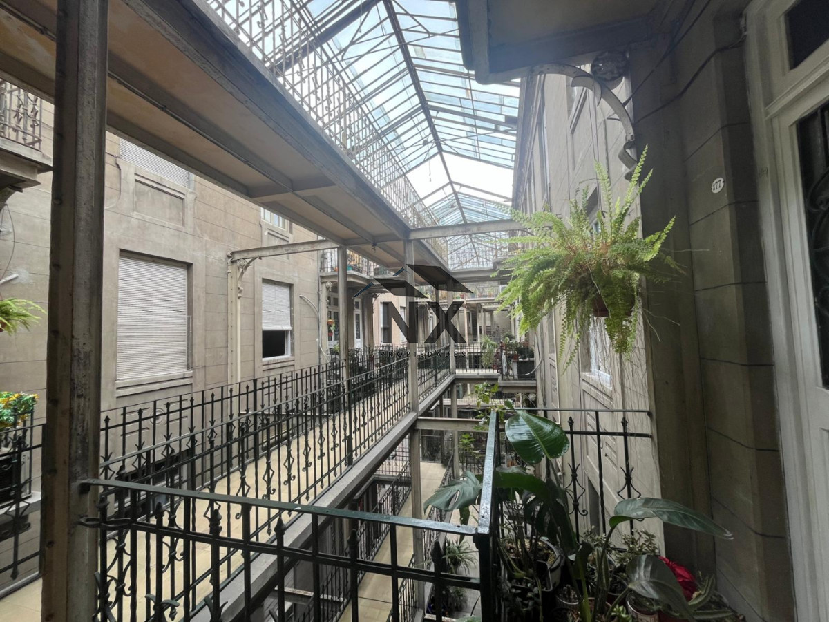 Apartamento ID.350 - Venta Apartamento de 2 Dormitorios Renovado en Ciudad Vieja, T