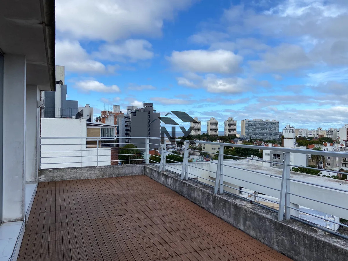Apartamento ID.138 - Alquiler Apartamento 1 Dormitorio Garage Terraza Pocitos, T