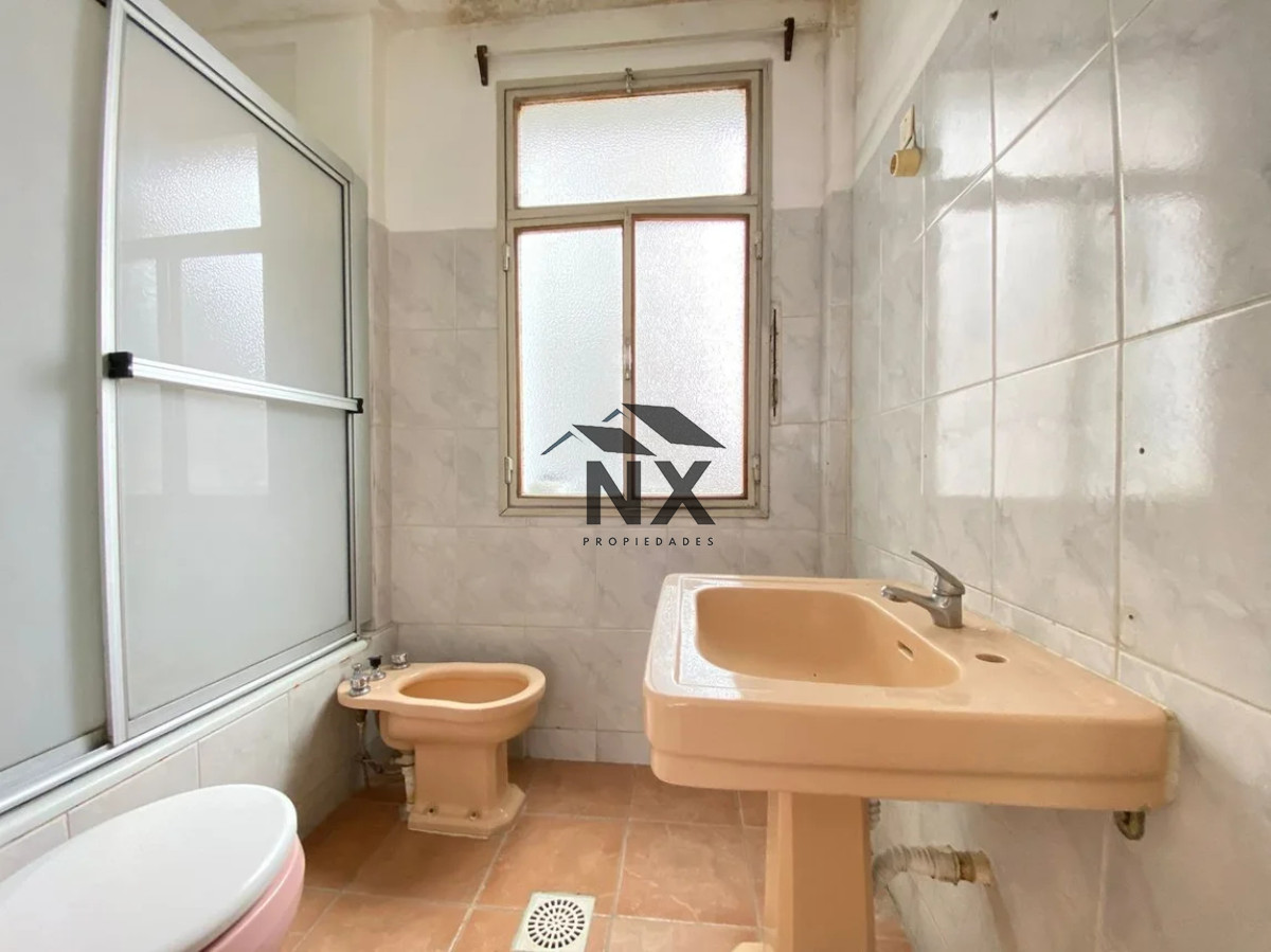 Apartamento ID.56 - Venta Apartamento 2 Dormitorios y Servicio, Centro, T