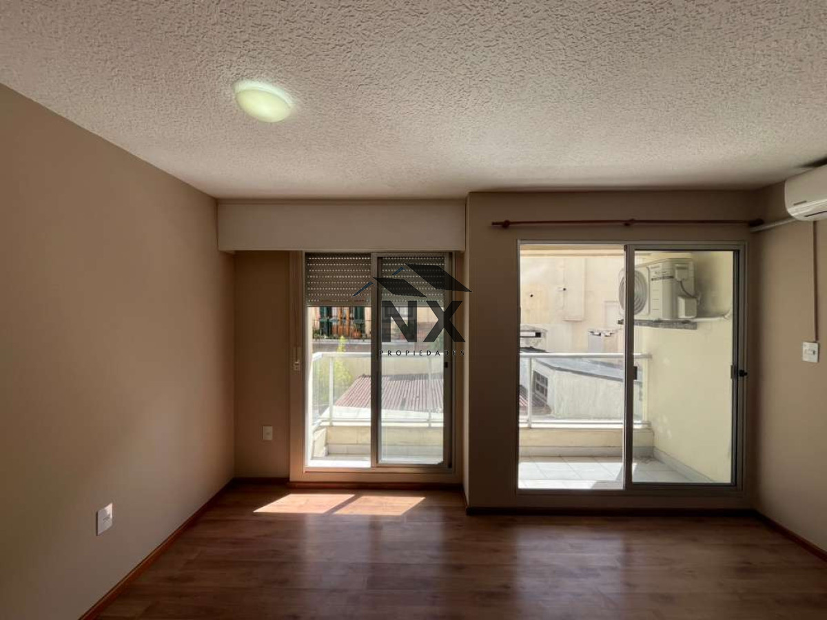 Apartamento ID.102 - Venta Apartamento Monoambiente, Pocitos, Calefacción Central, Balcón, T
