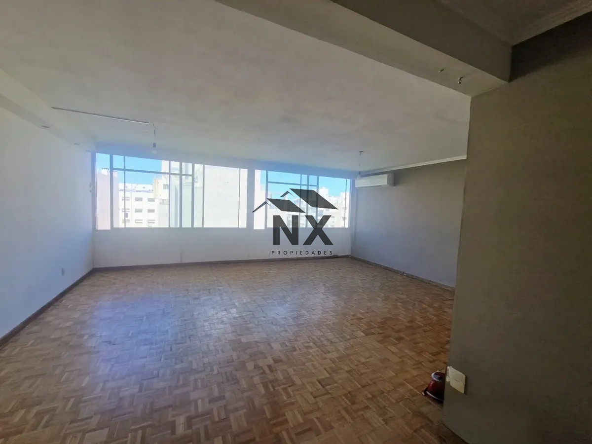 Apartamento ID.373 - Venta 3 Dormitorios + Servicio, Pocitos.