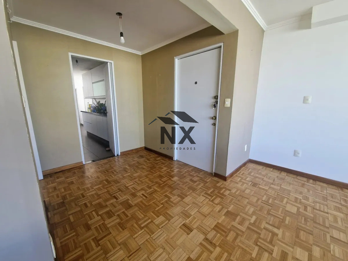 Apartamento ID.373 - Venta 3 Dormitorios + Servicio, Pocitos.