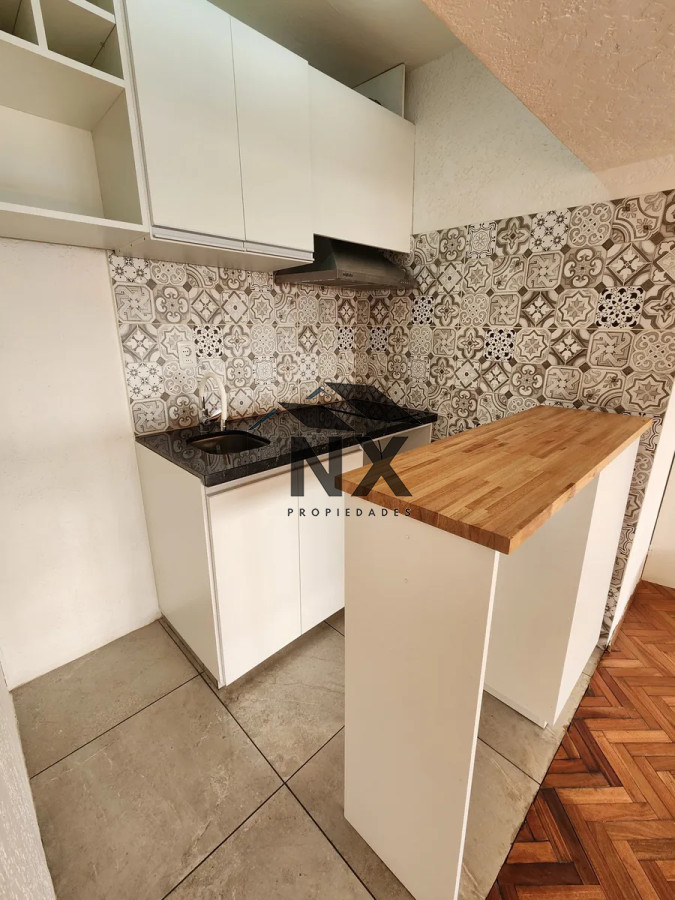 Apartamento ID.140 - Alquiler Amplio Monoambiente muy Luminoso Garage Centro, T