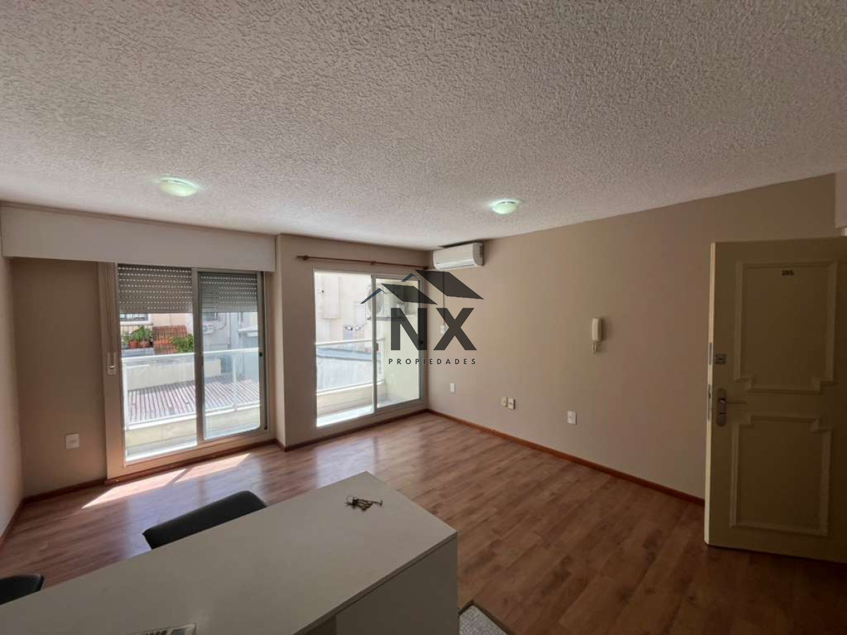 Apartamento ID.102 - Venta Apartamento Monoambiente, Pocitos, Calefacción Central, Balcón, T