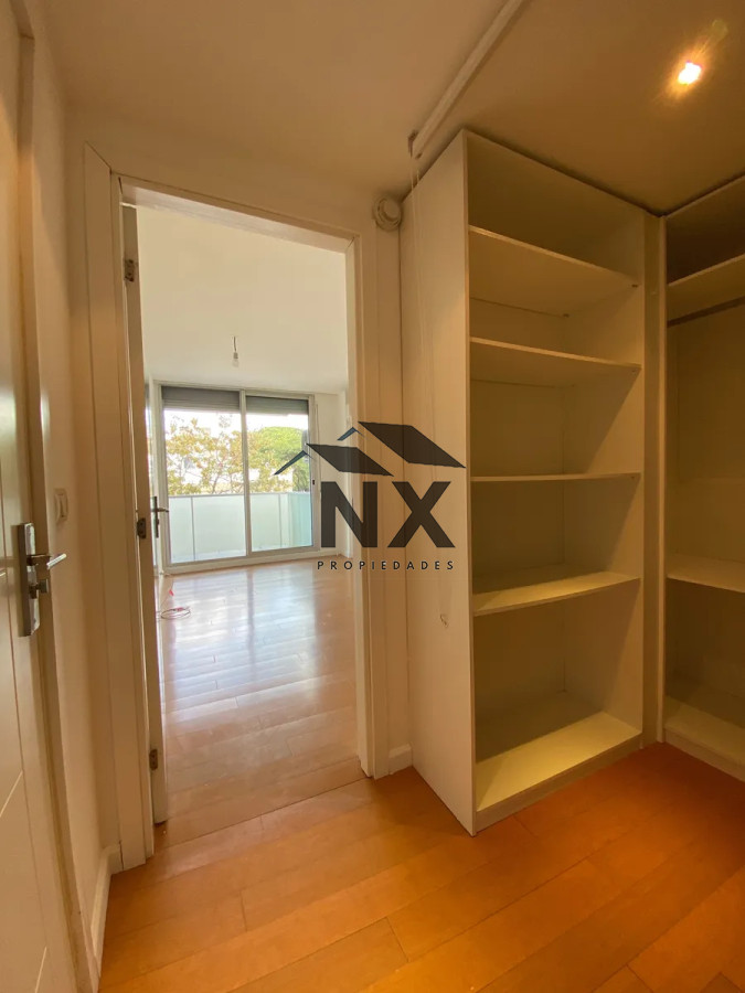 Apartamento ID.138 - Alquiler Apartamento 1 Dormitorio Garage Terraza Pocitos, T