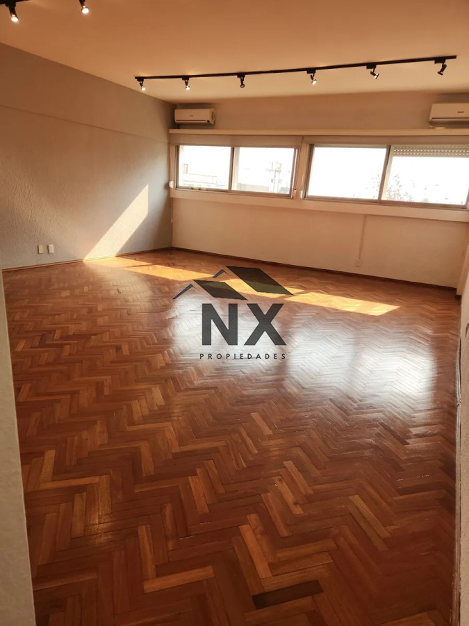 Apartamento ID.140 - Alquiler Amplio Monoambiente muy Luminoso Garage Centro, T