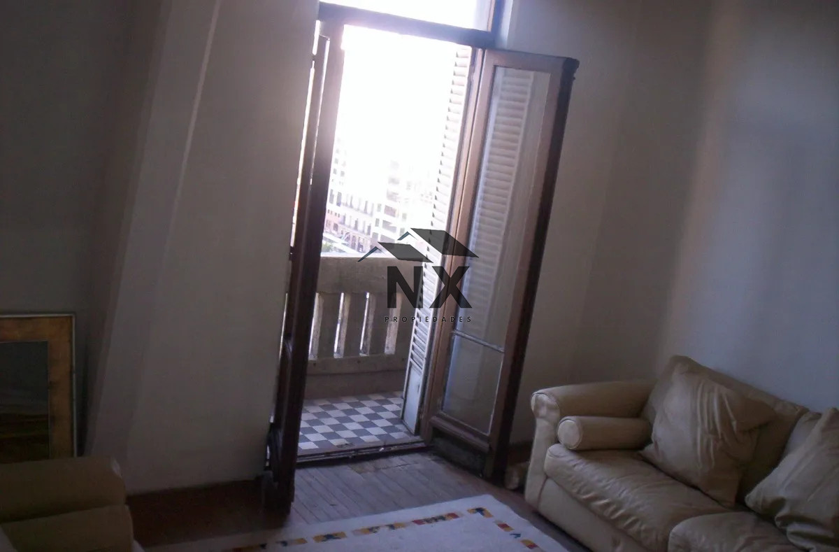Apartamento ID.51 - Alquiler Apartamento 2 Dormitorios Ciudad Vieja en Palacio Salvo, T