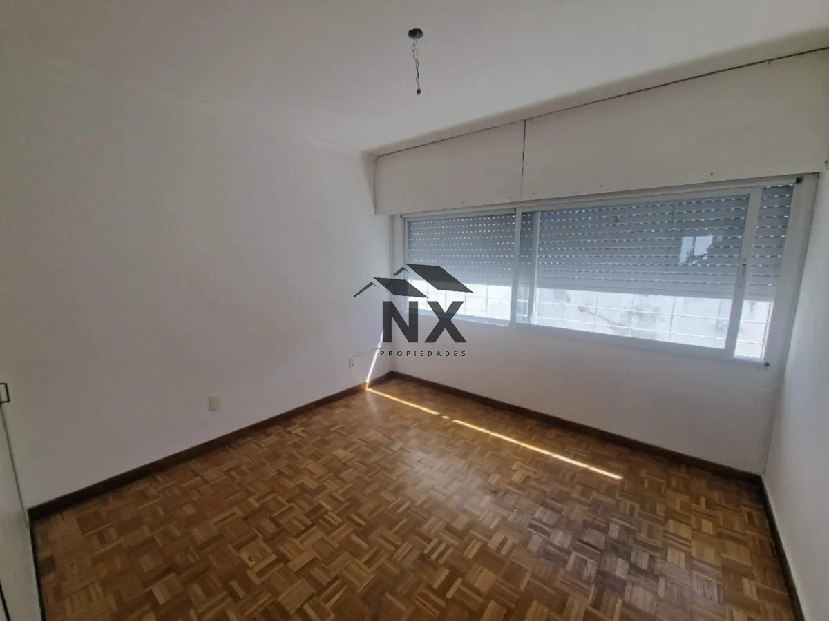 Apartamento ID.373 - Venta 3 Dormitorios + Servicio, Pocitos.