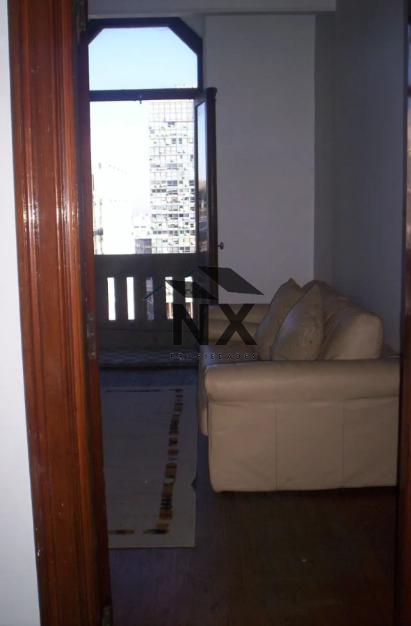 Apartamento ID.51 - Alquiler Apartamento 2 Dormitorios Ciudad Vieja en Palacio Salvo, T