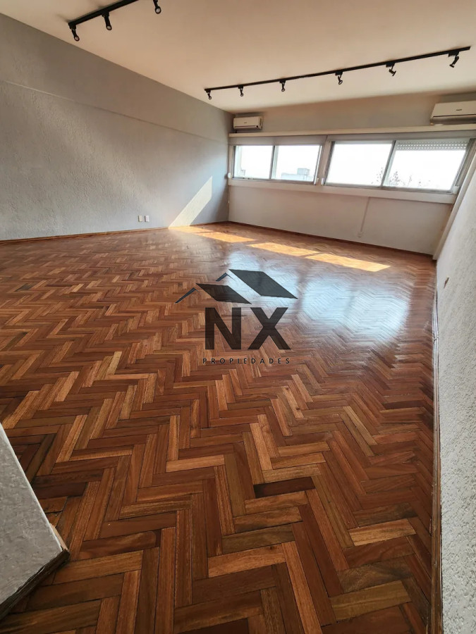 Apartamento ID.140 - Alquiler Amplio Monoambiente muy Luminoso Garage Centro, T