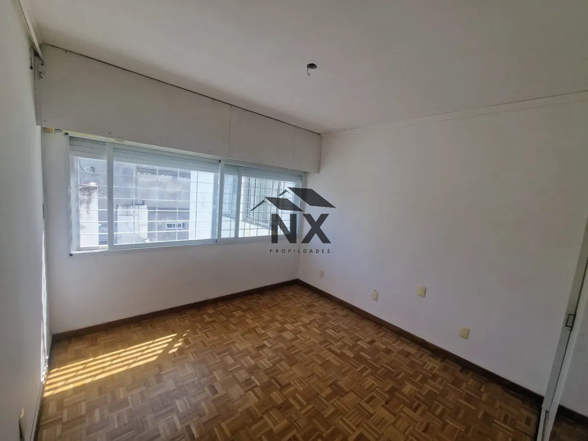 Apartamento ID.373 - Venta 3 Dormitorios + Servicio, Pocitos.