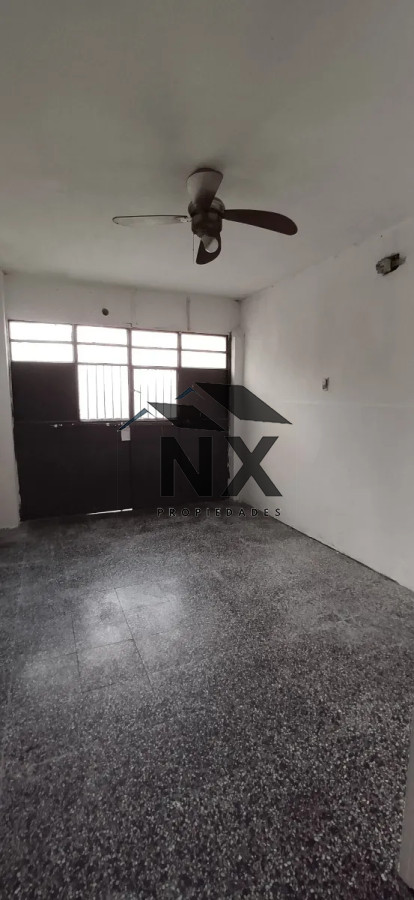 Apartamento ID.24 - Alquiler Apartamento tipo Casa 2 Dormitorios En Pocitos, Terraza, Patio T