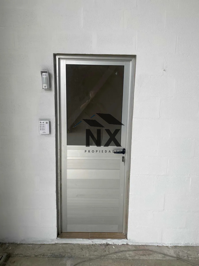 Apartamento ID.129 - Alquilo a estrenar Depósito, Local Comercial o Industrial de 4500m2, J