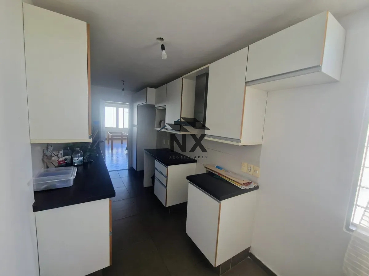 Apartamento ID.373 - Venta 3 Dormitorios + Servicio, Pocitos.