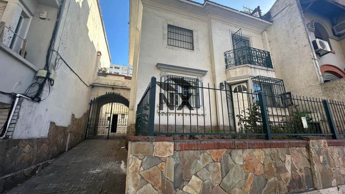 Casa ID.391 - Alquiler Casa 3 Dormitorios Gareje Patio, Punta Carretas Montevideo. H