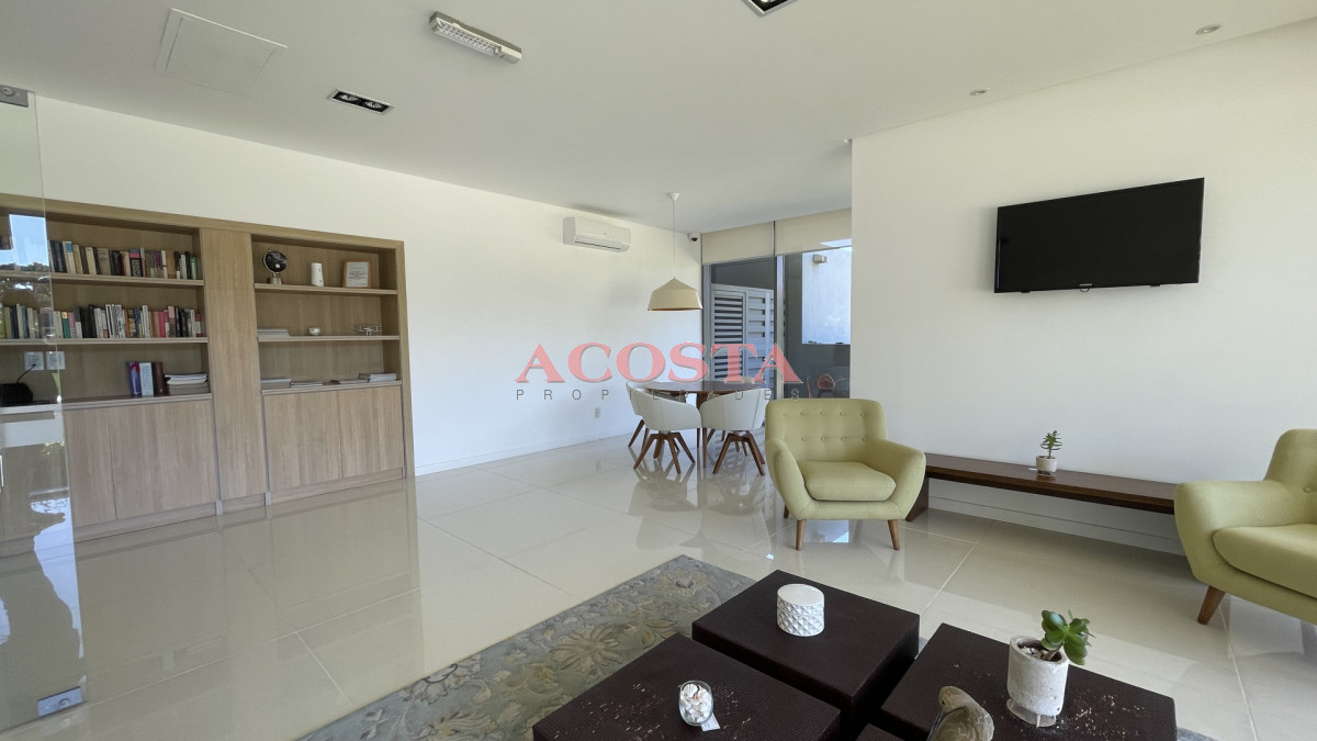 Apartamento ID.210 - Apartamento en venta a 150 mts del Mar, en playa Brava !.