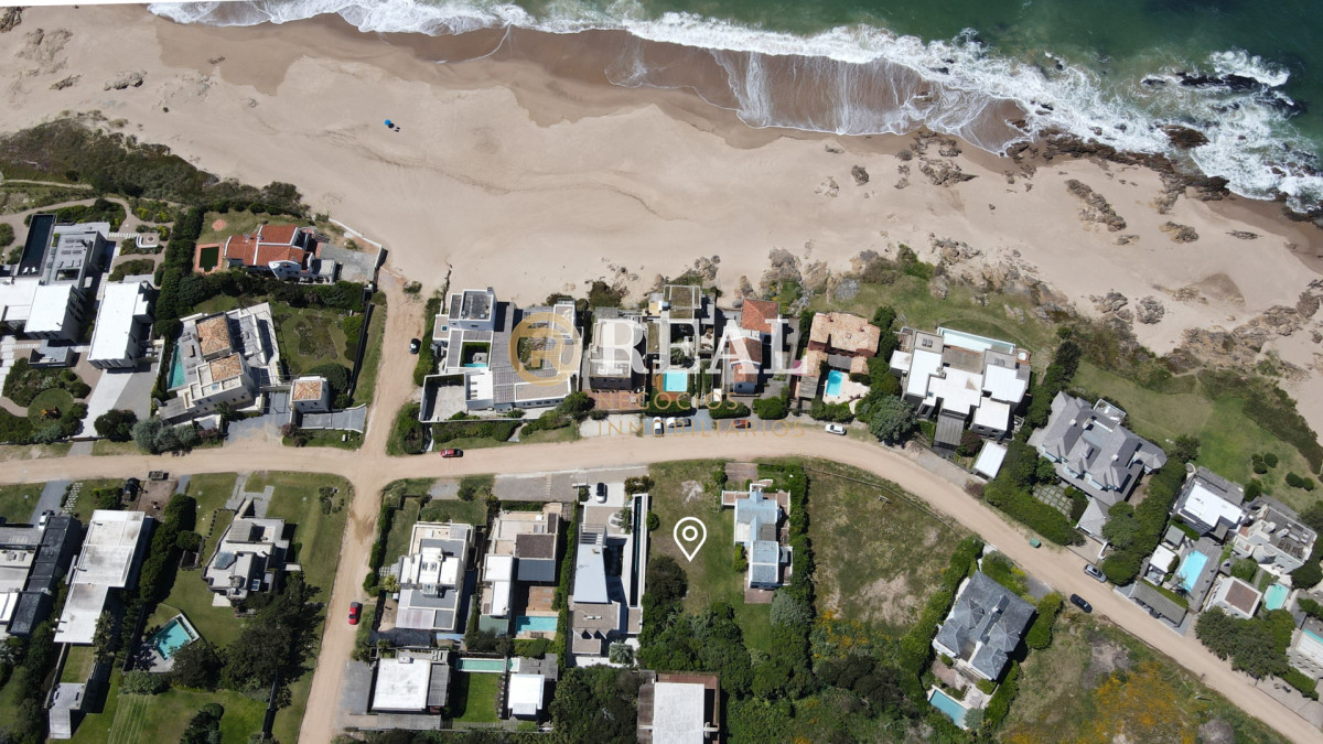 Terreno ID.1140 - Destacable terreno en venta en zona exclusiva de Punta Piedras... de la ruta al mar !!
