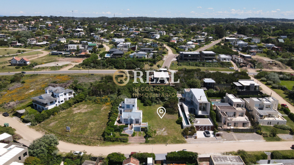 Terreno ID.1140 - Destacable terreno en venta en zona exclusiva de Punta Piedras... de la ruta al mar !!