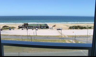 Departamento en alquiler y venta en edificio Frente al mar, Punta del Este