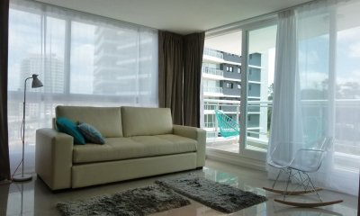 Apartamento en venta en Playa Brava de Punta del Este. Torre de categoría a sólo 150 mts. del mar !