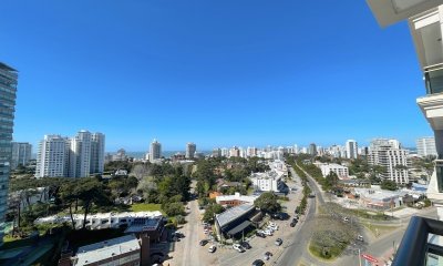 Departamento con todos los servicios con vista al mar entre edificios