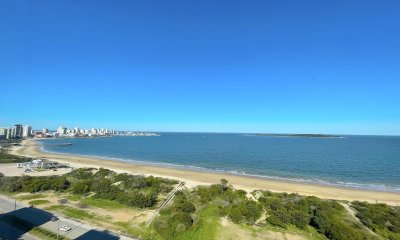 Departamento en venta con parrillero propio, Playa Mansa a 2 cuadras del mar !
