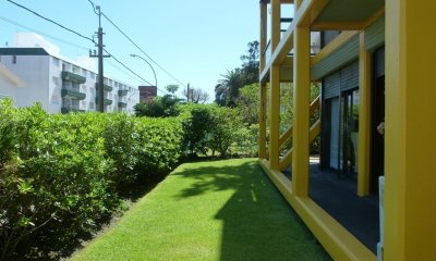 Apartamento a una cuadra del mar en Playa en Brava.