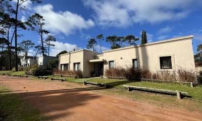 Casa en venta en hermoso barrio privado de playa Mansa.