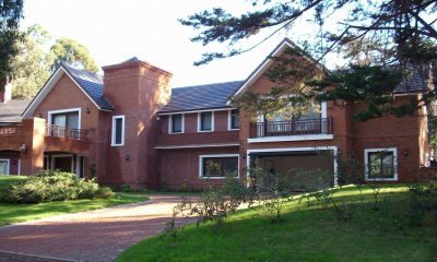 Gran casa en Parque Burnett