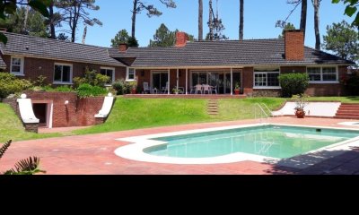 Importante casa en venta en el corazón del Country.