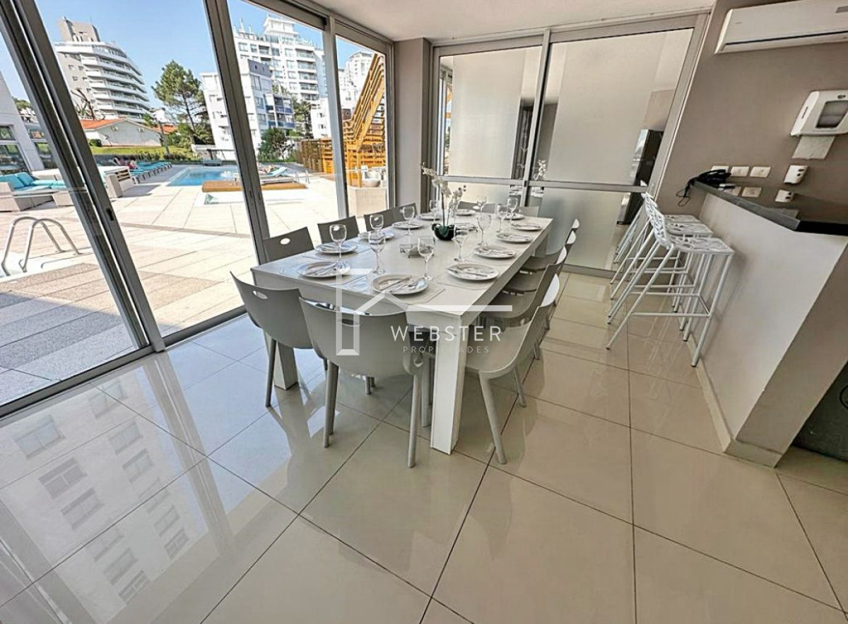 Apartamento ID.2483 - Apto en playa brava 3 dormitorios, vista a la Brava, edificio con servicios