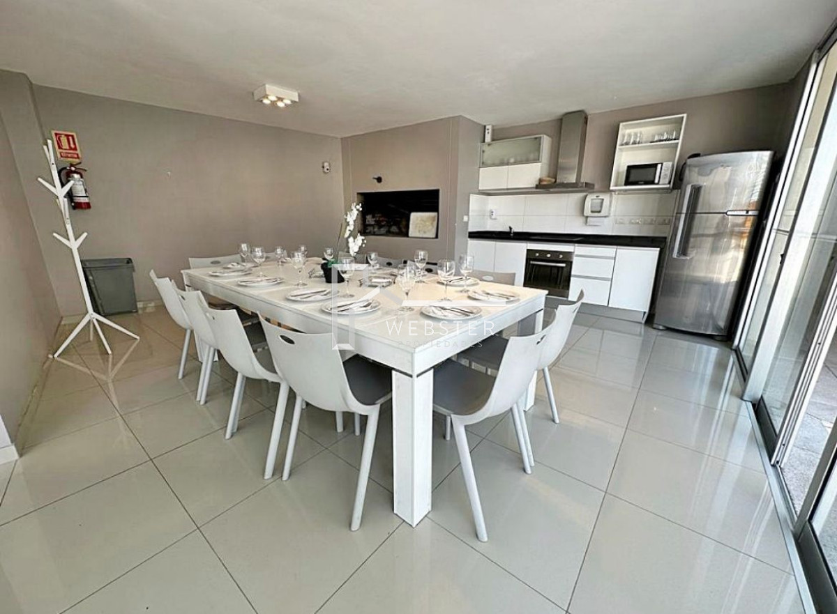 Apartamento ID.2483 - Apto en playa brava 3 dormitorios, vista a la Brava, edificio con servicios