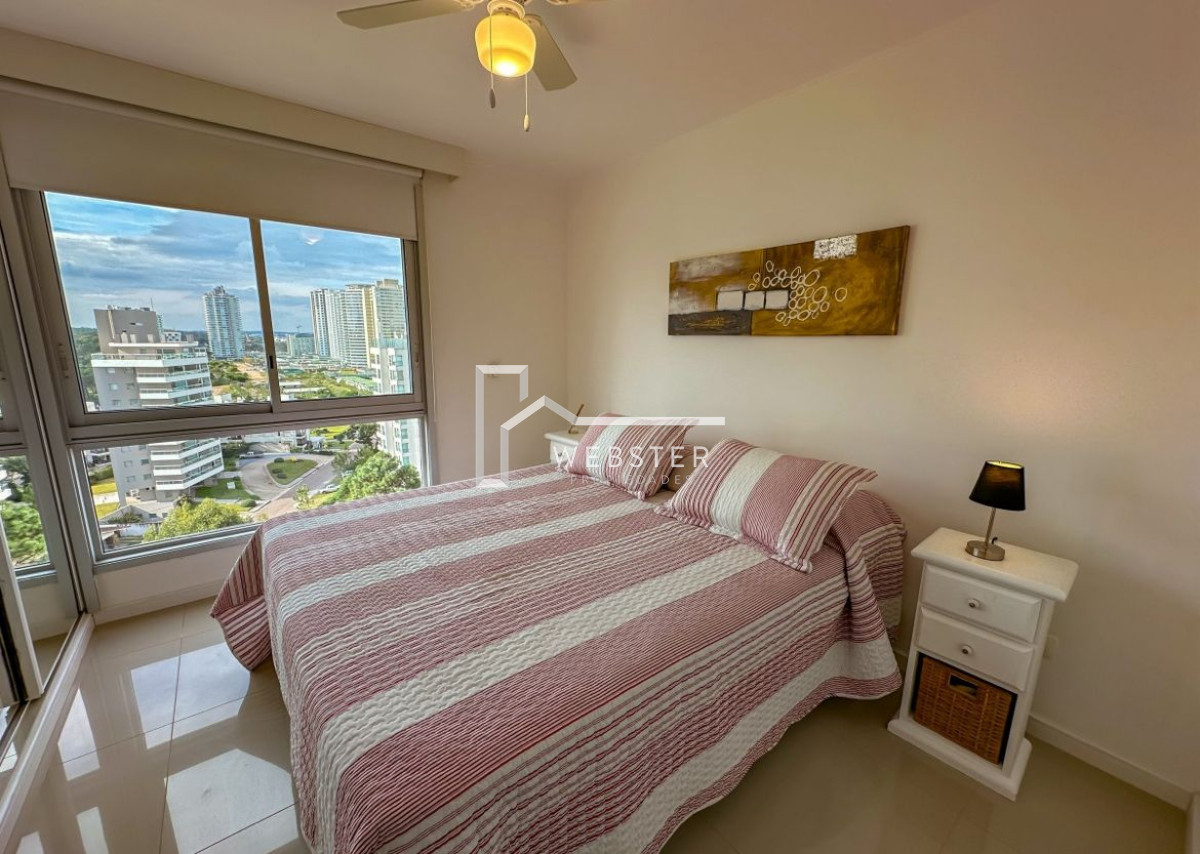 Apartamento ID.2483 - Apto en playa brava 3 dormitorios, vista a la Brava, edificio con servicios