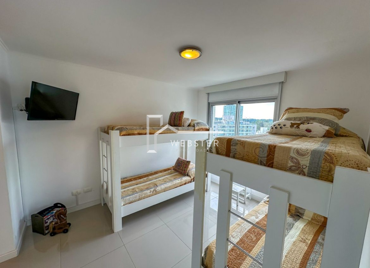 Apartamento ID.2483 - Apto en playa brava 3 dormitorios, vista a la Brava, edificio con servicios