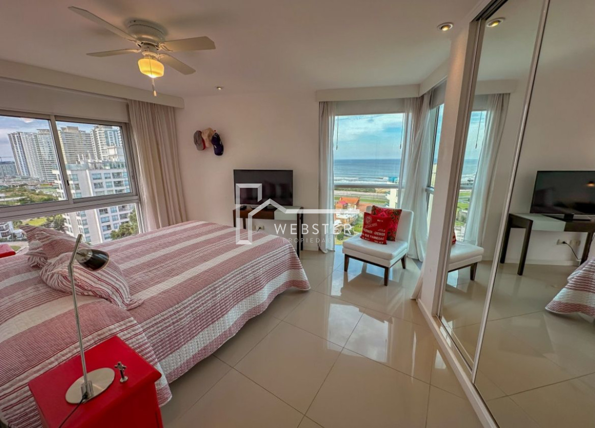 Apartamento ID.2483 - Apto en playa brava 3 dormitorios, vista a la Brava, edificio con servicios