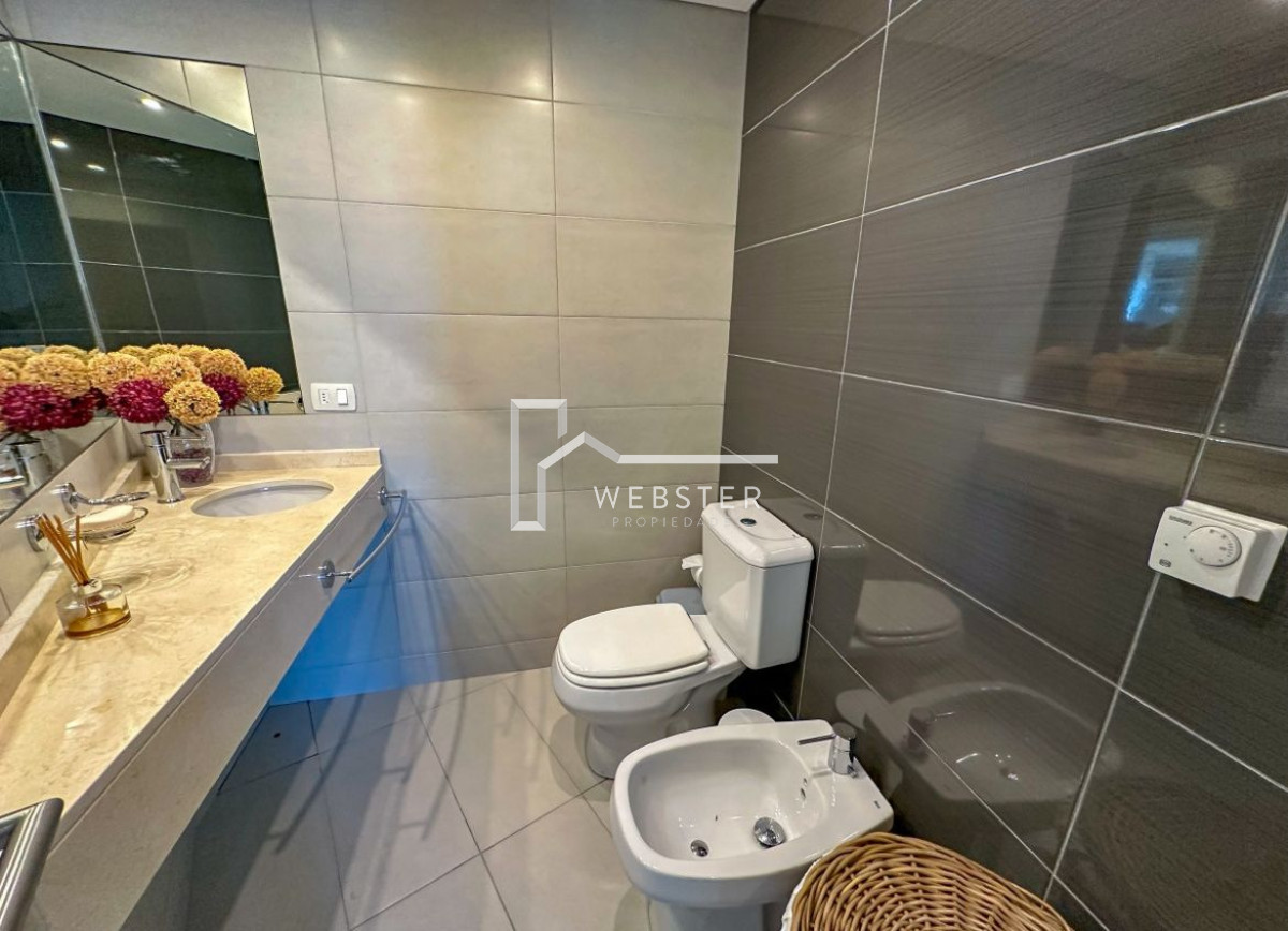 Apartamento ID.2483 - Apto en playa brava 3 dormitorios, vista a la Brava, edificio con servicios