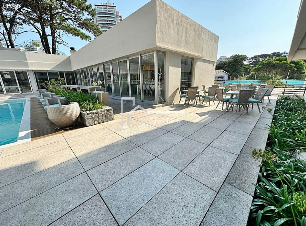 Apartamento ID.2483 - Apto en playa brava 3 dormitorios, vista a la Brava, edificio con servicios