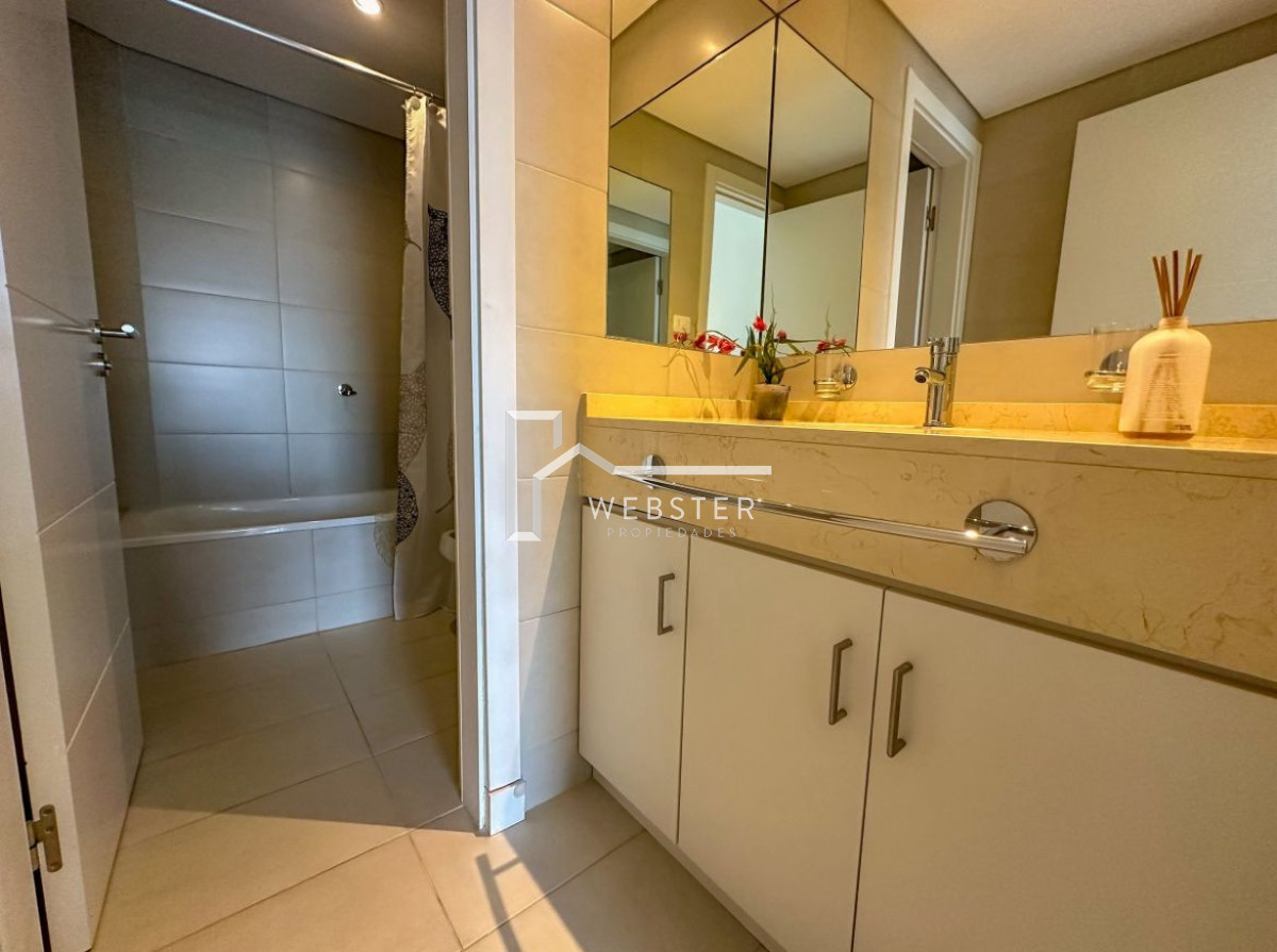 Apartamento ID.2483 - Apto en playa brava 3 dormitorios, vista a la Brava, edificio con servicios