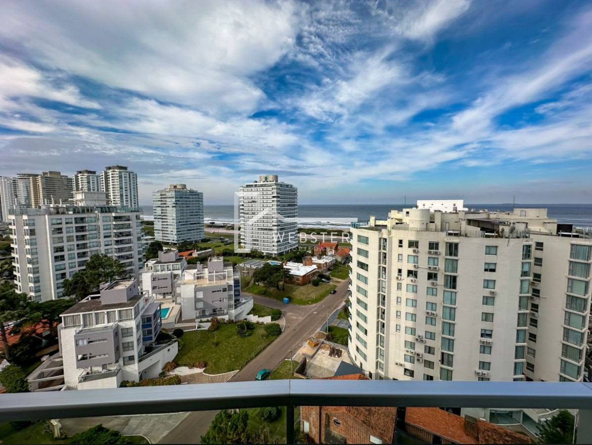Apartamento ID.2483 - Apto en playa brava 3 dormitorios, vista a la Brava, edificio con servicios