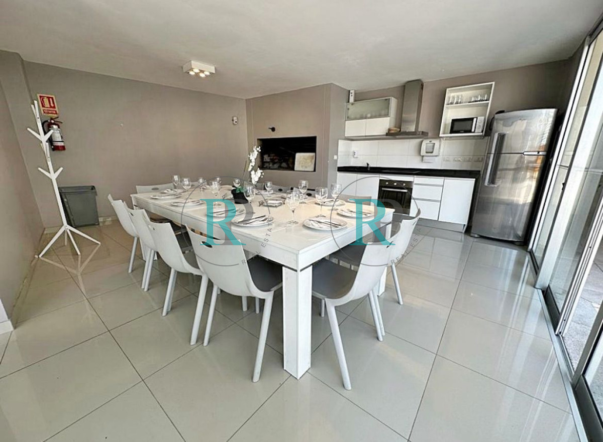 Apartamento ID.2493 - Apto 3 dormitorios, vista a la Brava, edificio con servicios