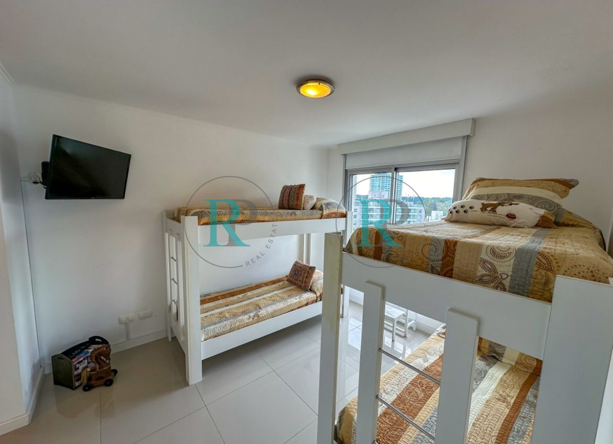 Apartamento ID.2493 - Apto 3 dormitorios, vista a la Brava, edificio con servicios